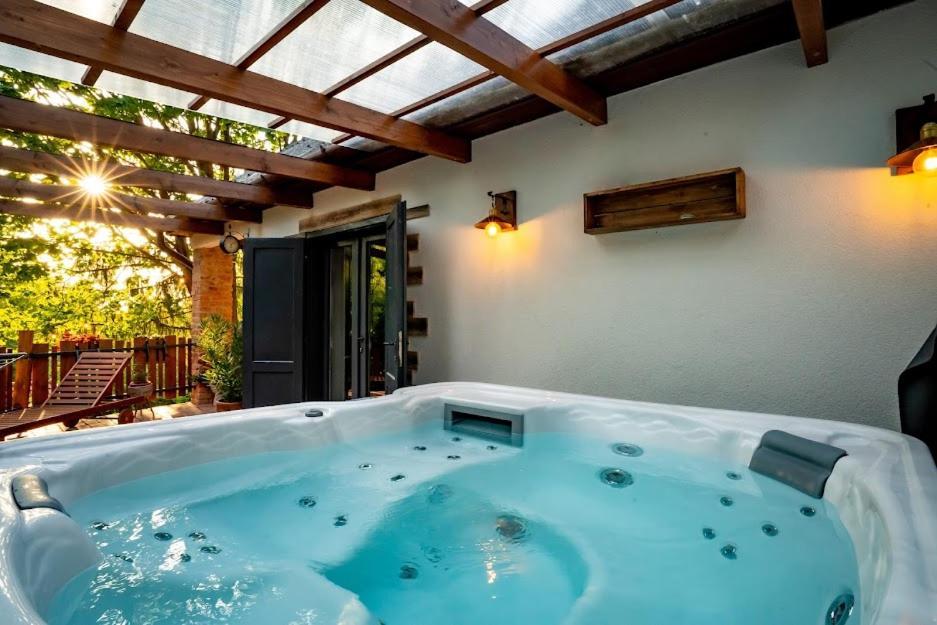 Cityside Cottage Eger Luaran gambar